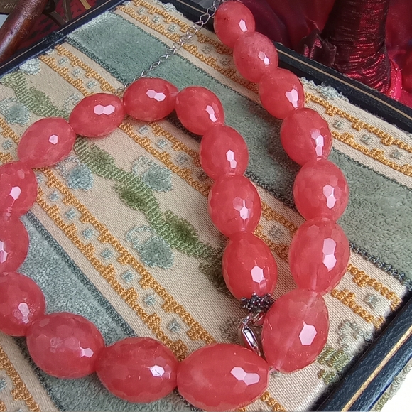 Strawberry Quartz Facet Bead Collar Necklace 17" + 3" extender - Picture 8 of 8